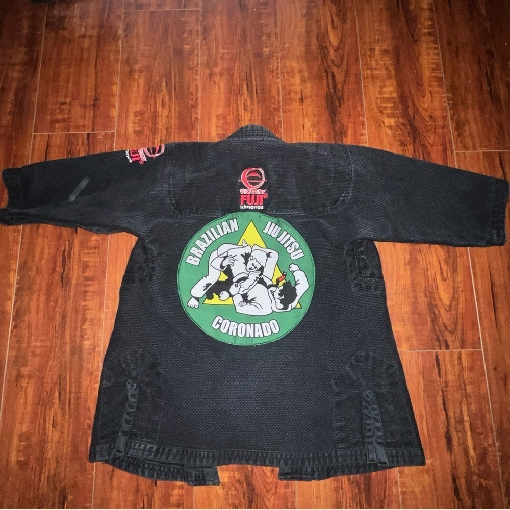 Fuji Brazilian jujitsu Gi Top preowned condition size C0 Coronado